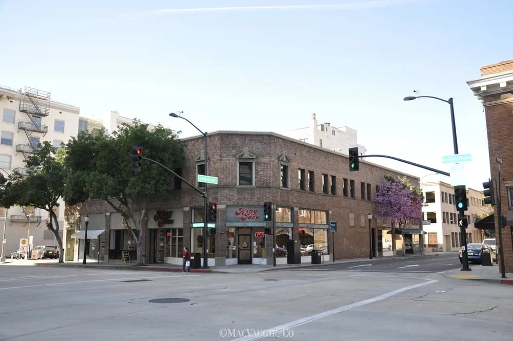 35 N Arroyo Parkway · Pasadena