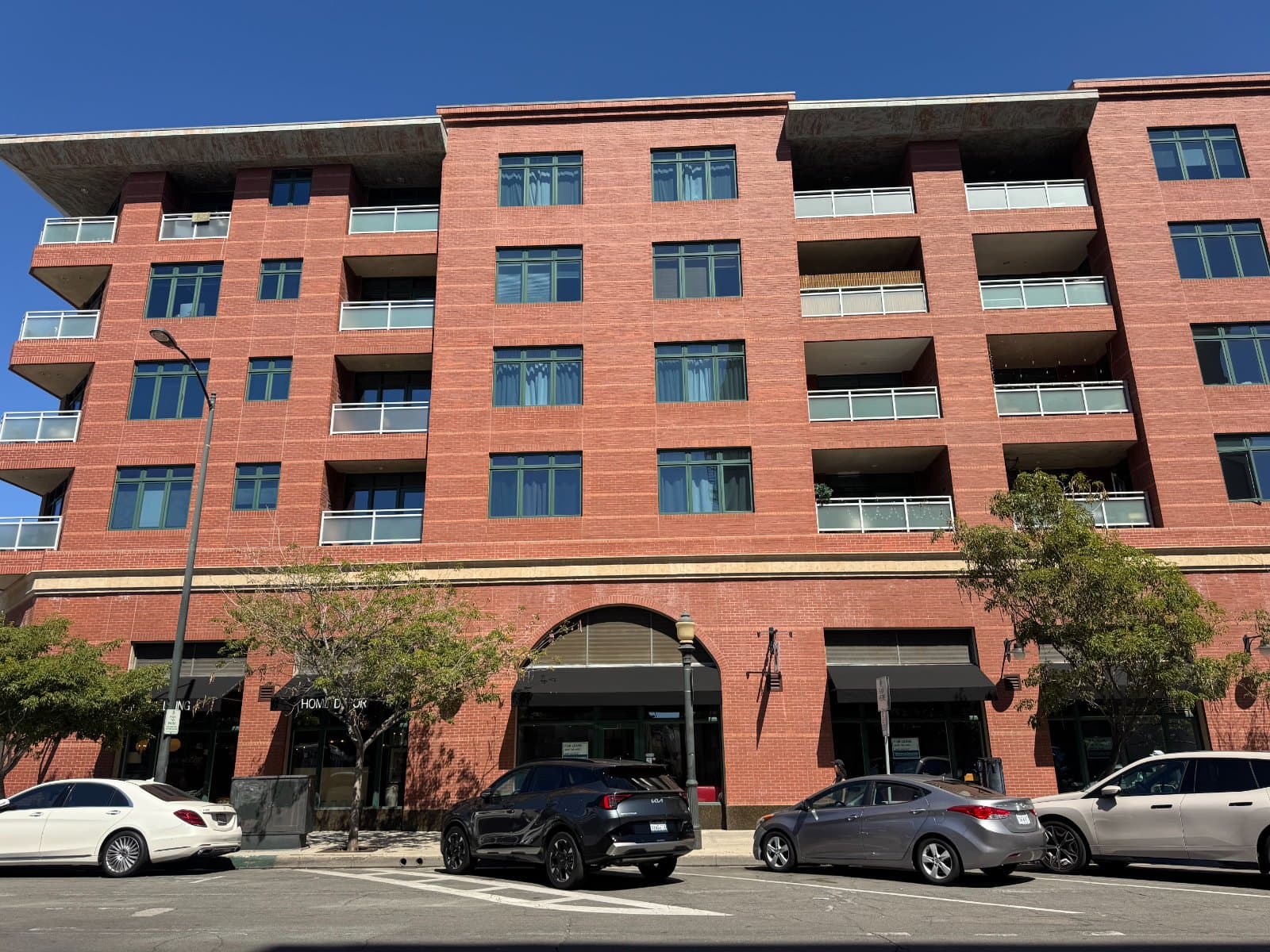 125 North Raymond Avenue — building photo 1