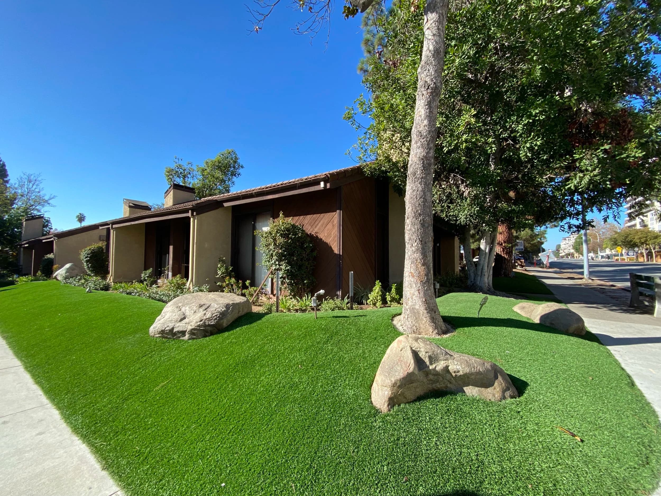 255 S Euclid Ave — building photo 1